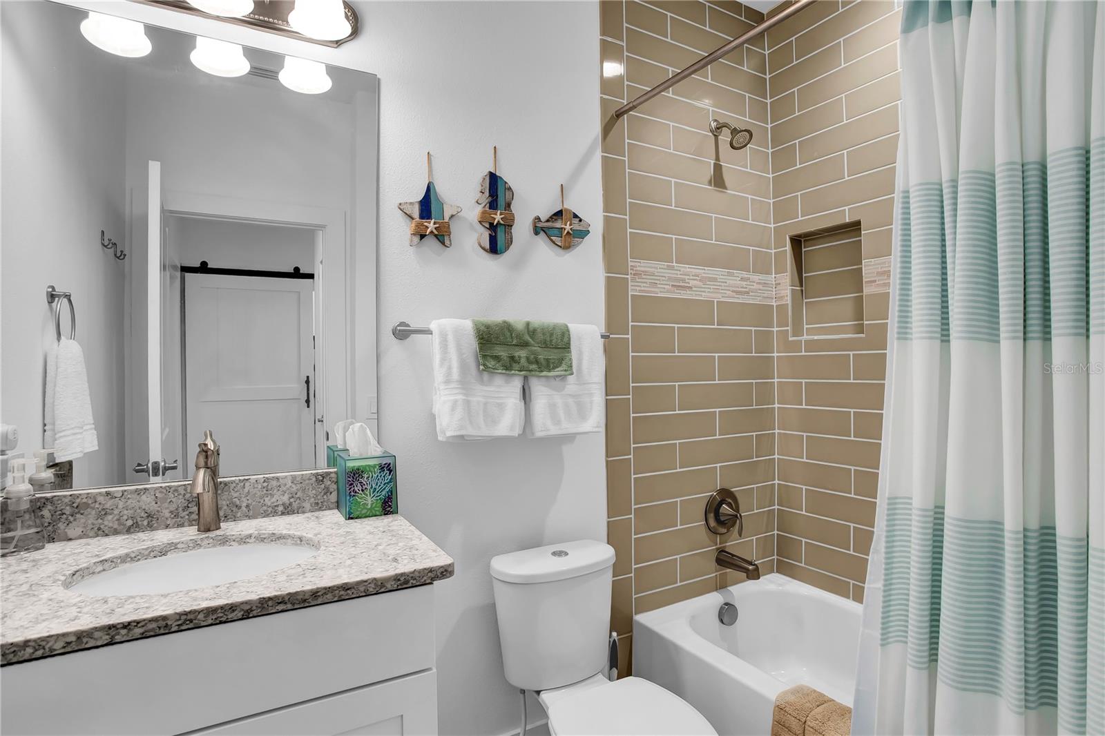 Image 32 of 47 For 19915 Gulf Boulevard 204