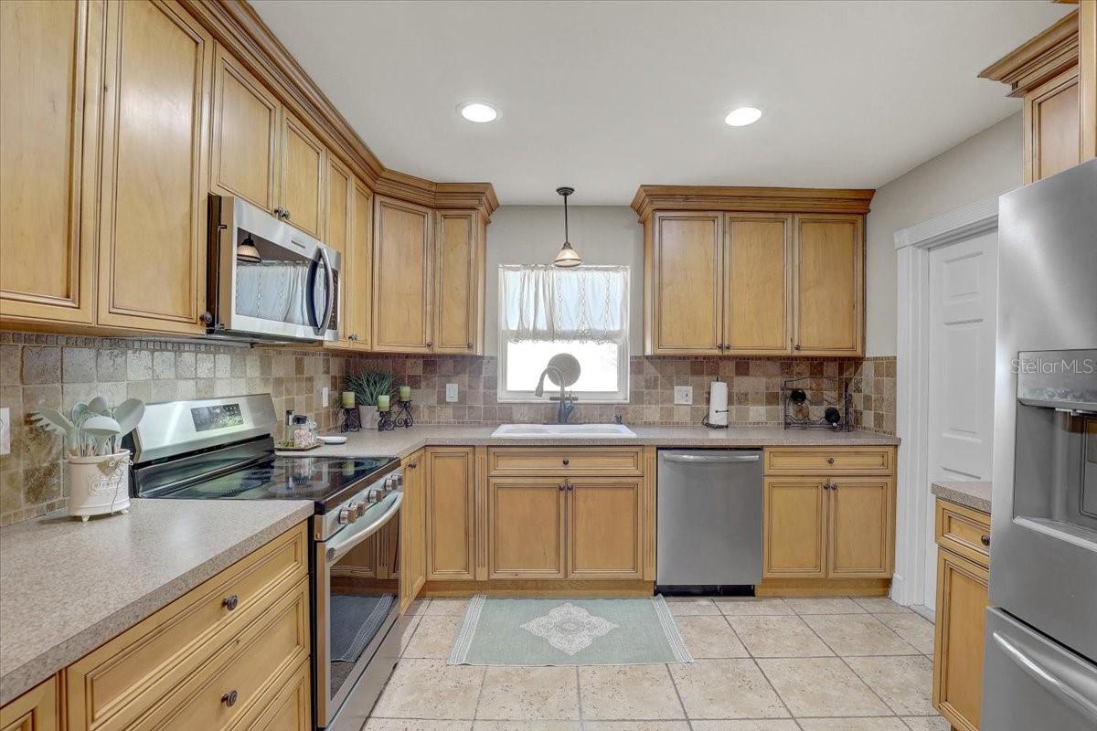 Image 10 of 43 For 6490 Cedarbrook Drive S