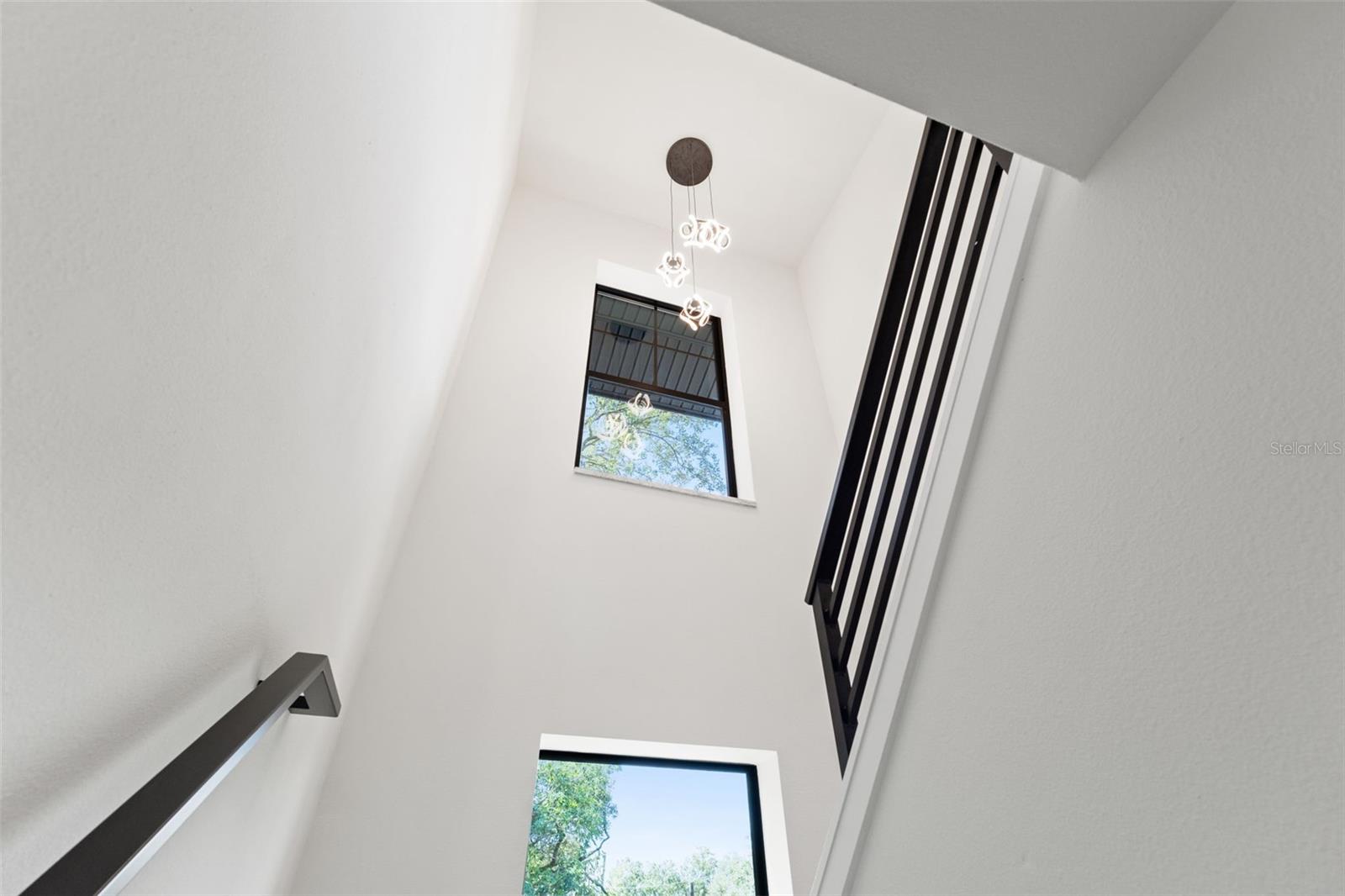 Image 24 of 74 For 321 Hanlon Street