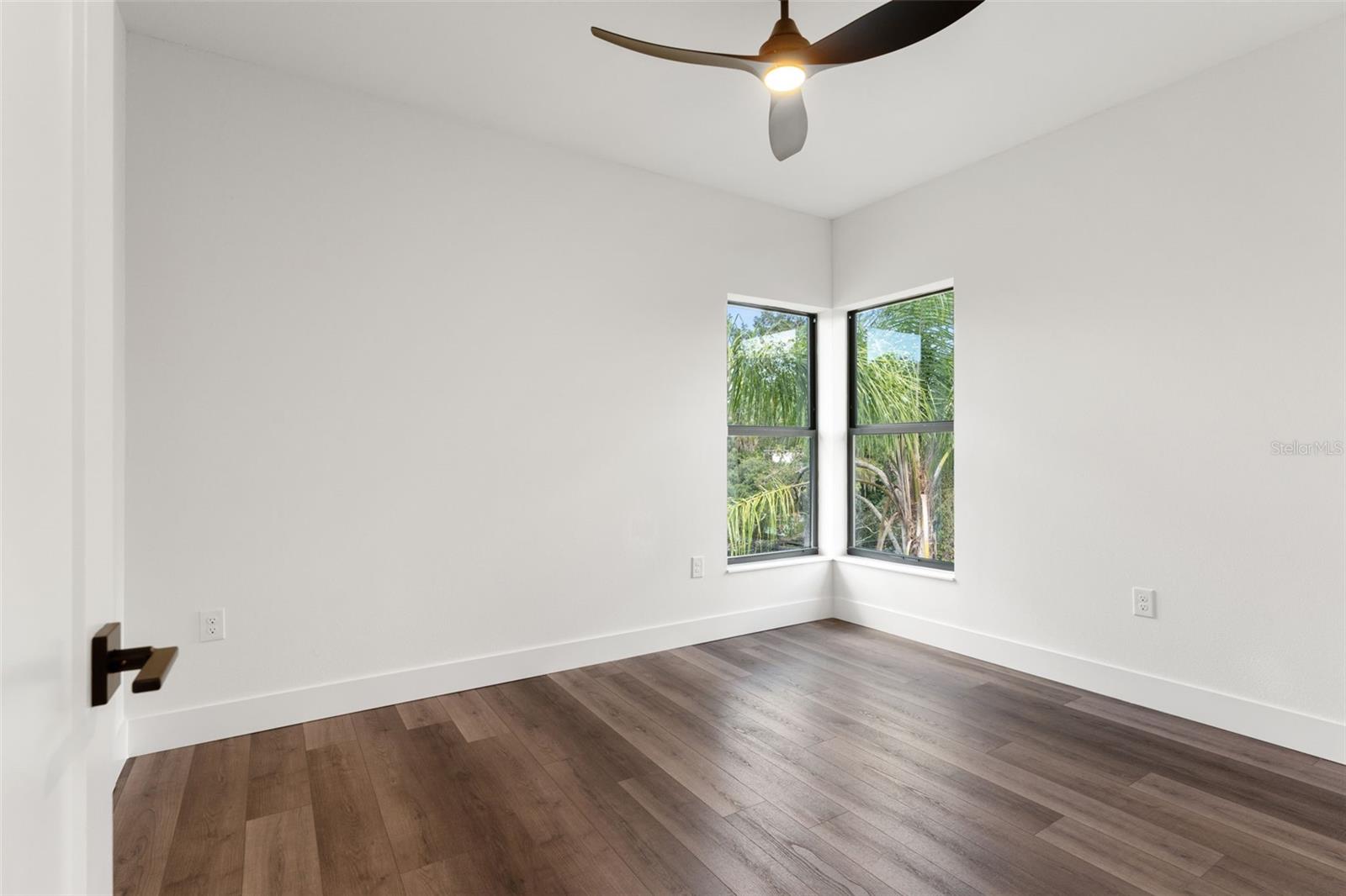 Image 28 of 74 For 321 Hanlon Street