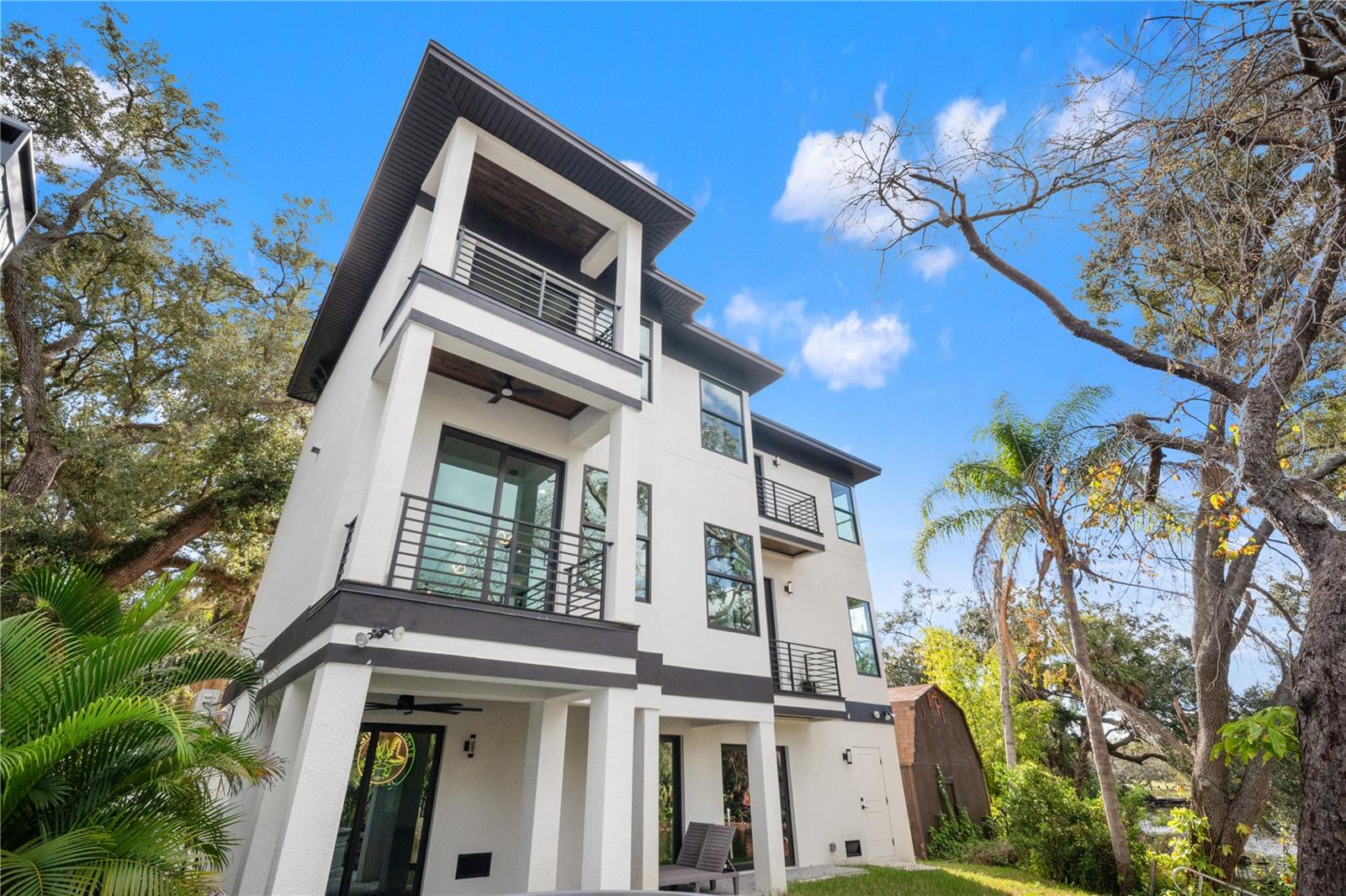 Image 3 of 74 For 321 Hanlon Street