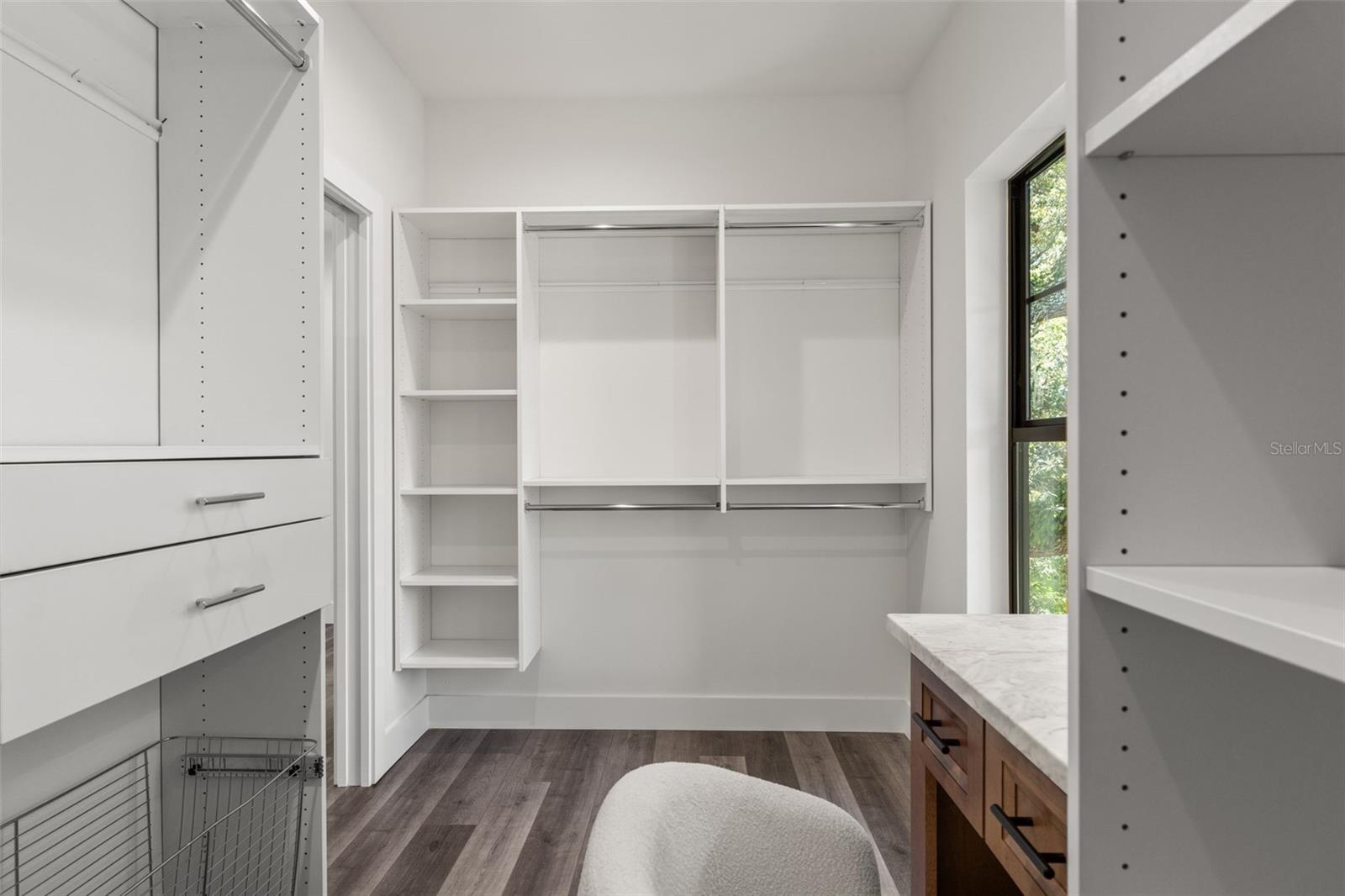 Image 39 of 74 For 321 Hanlon Street