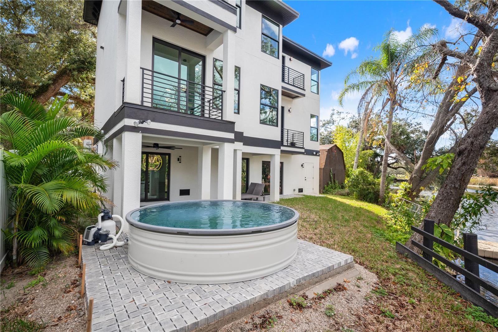 Image 51 of 74 For 321 Hanlon Street