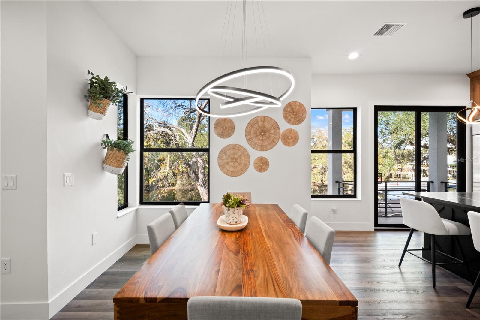 Image 53 of 74 For 321 Hanlon Street