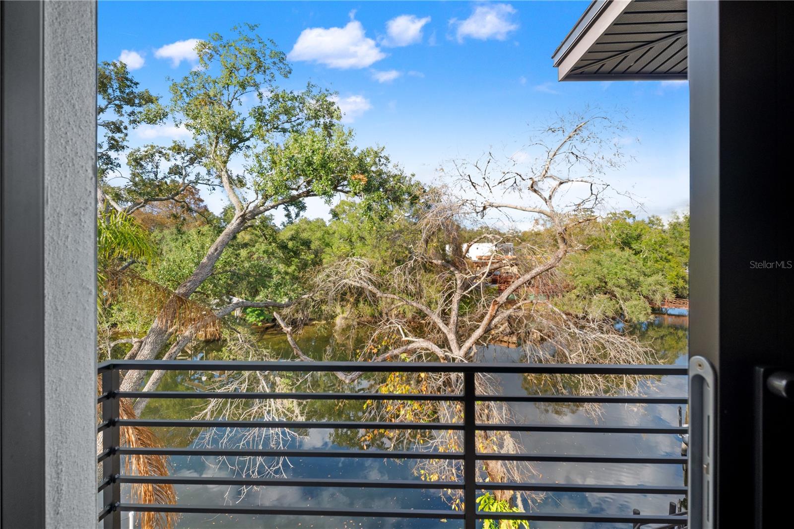 Image 70 of 74 For 321 Hanlon Street