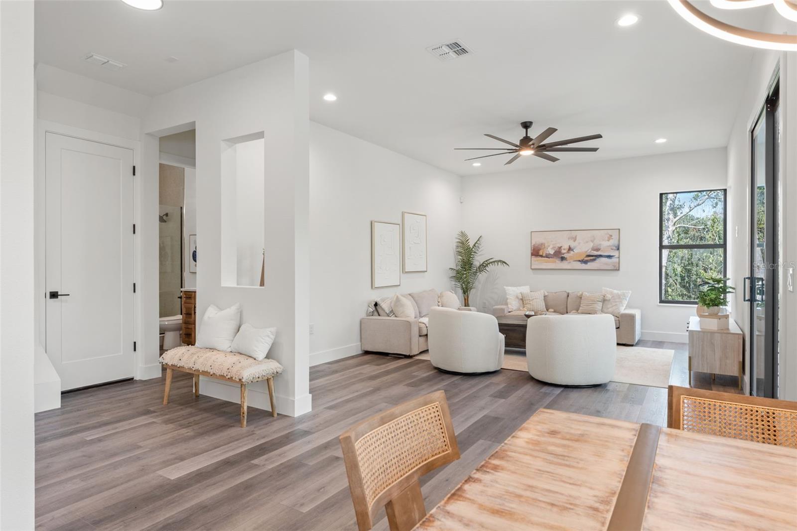 Image 9 of 74 For 321 Hanlon Street