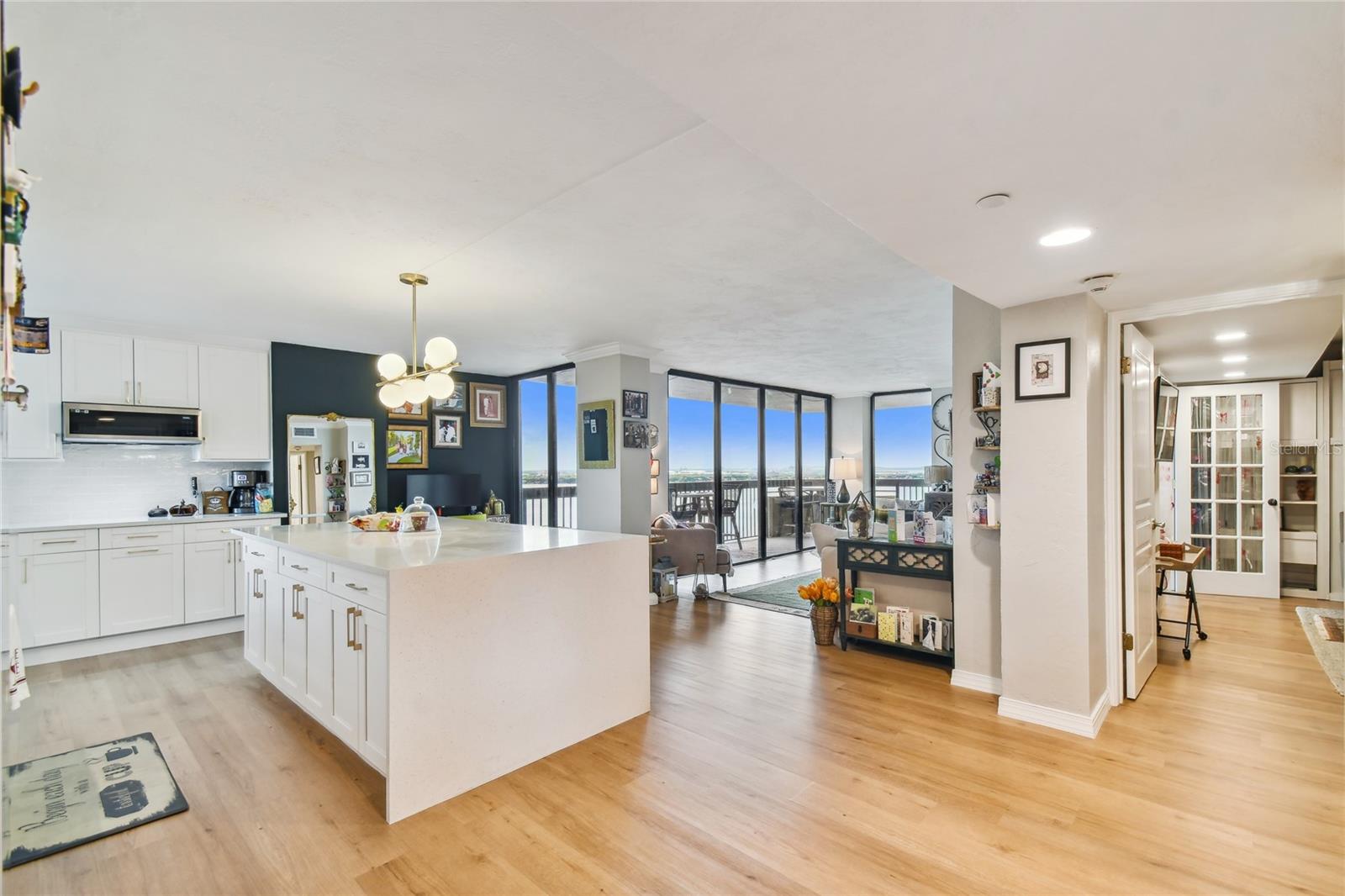 Image 11 of 43 For 2413 Bayshore Boulevard 2001