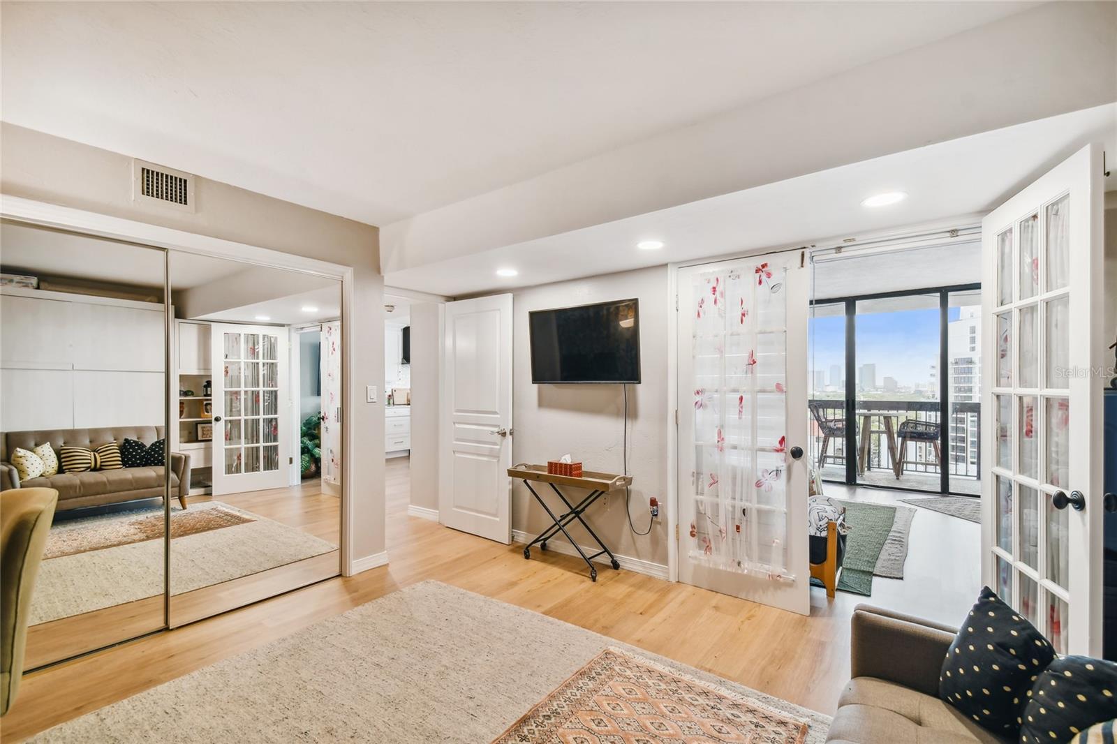 Image 15 of 43 For 2413 Bayshore Boulevard 2001