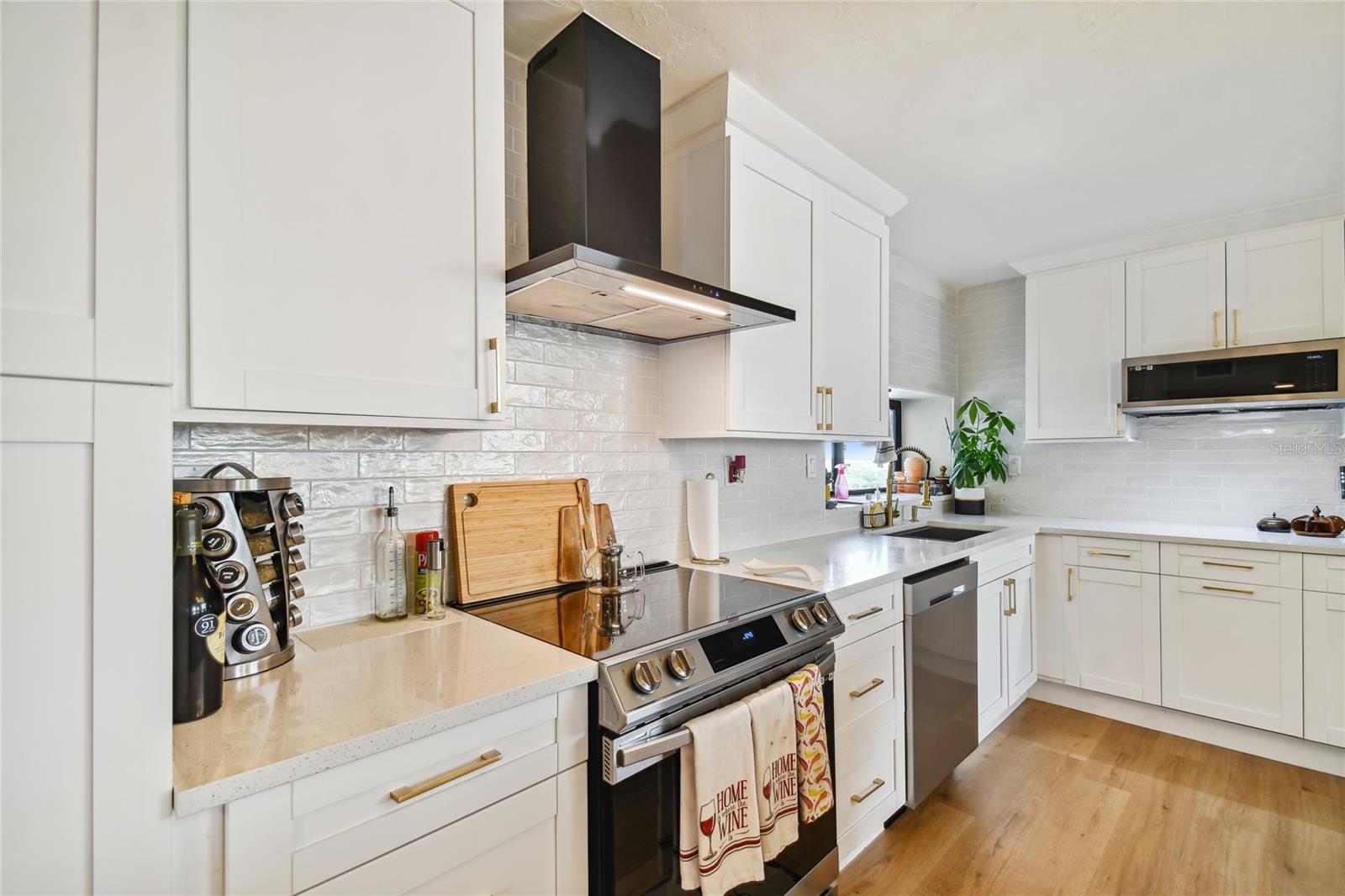 Image 25 of 43 For 2413 Bayshore Boulevard 2001