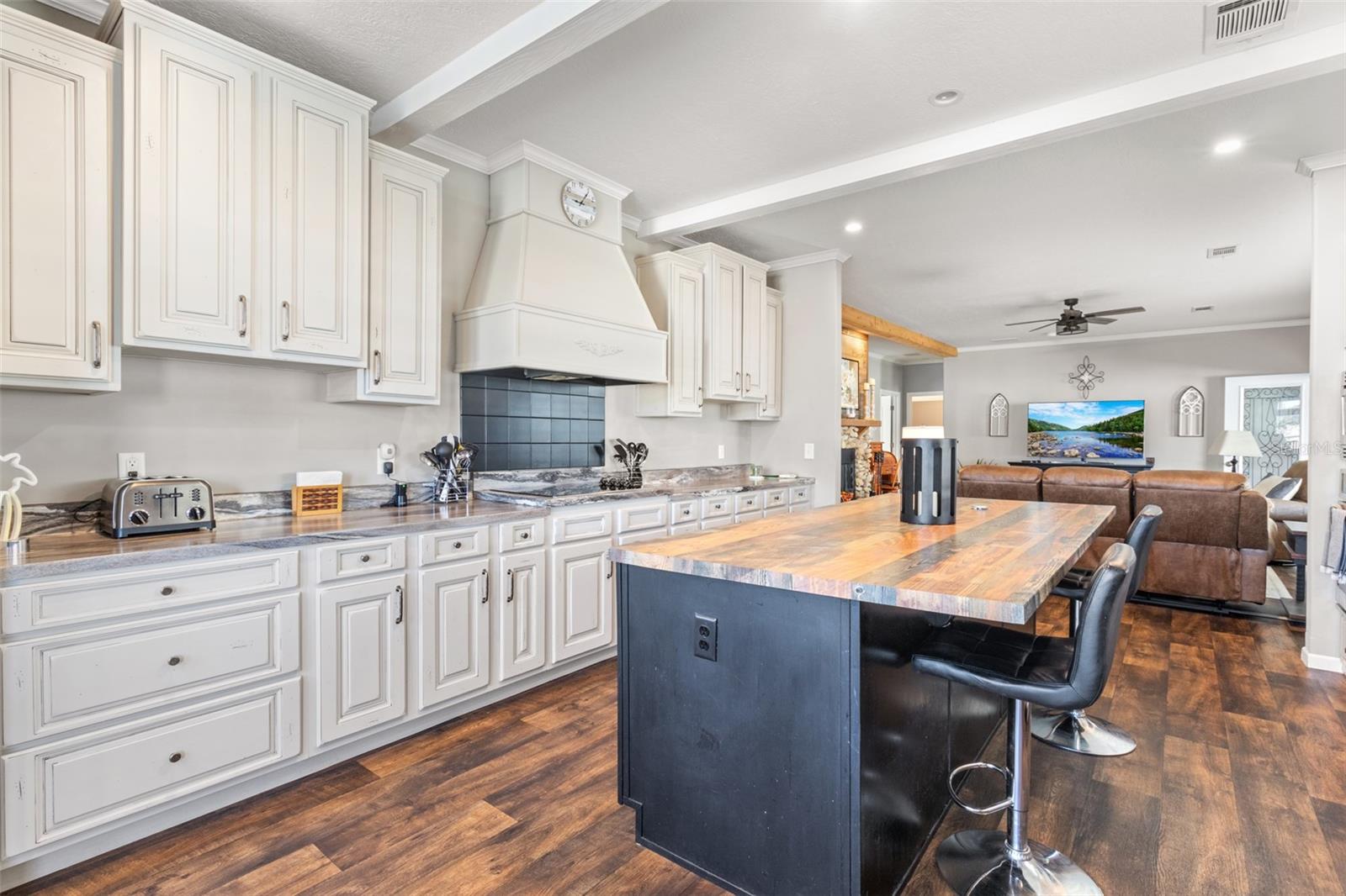 Image 16 of 37 For 9414 Scepter Avenue