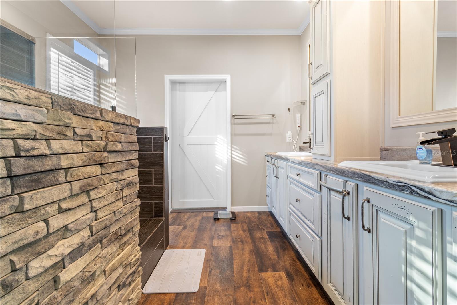 Image 26 of 37 For 9414 Scepter Avenue