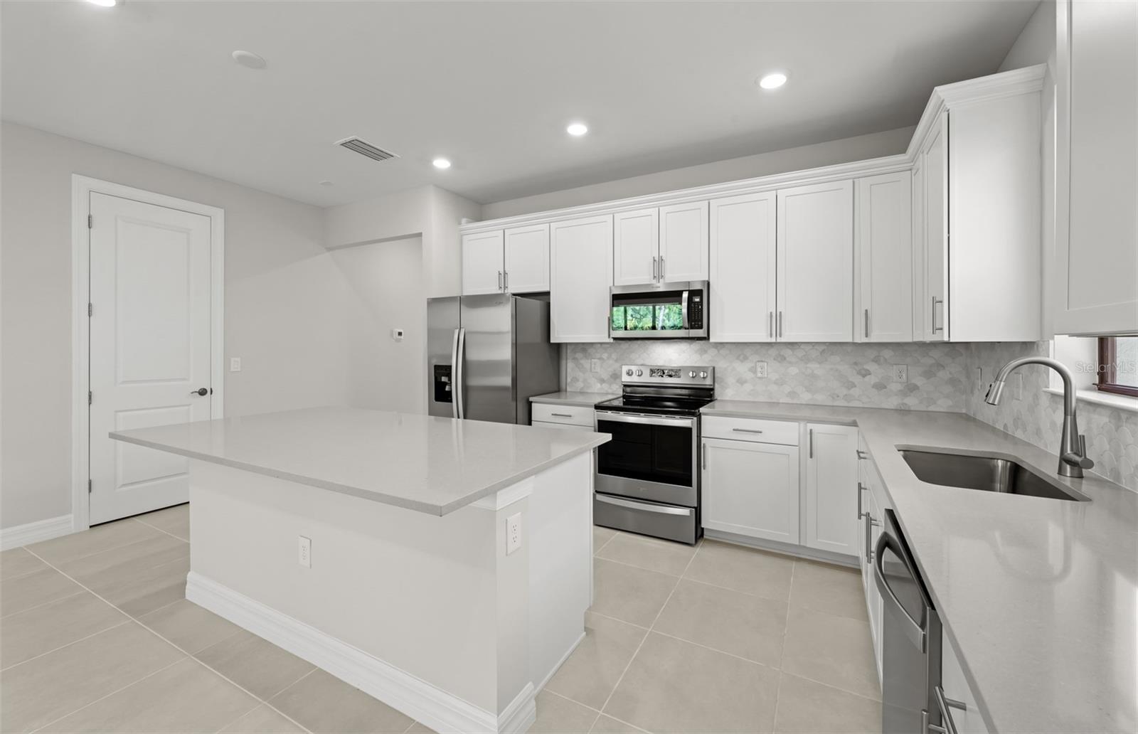 Image 4 of 22 For 2534 Charter Oak Drive