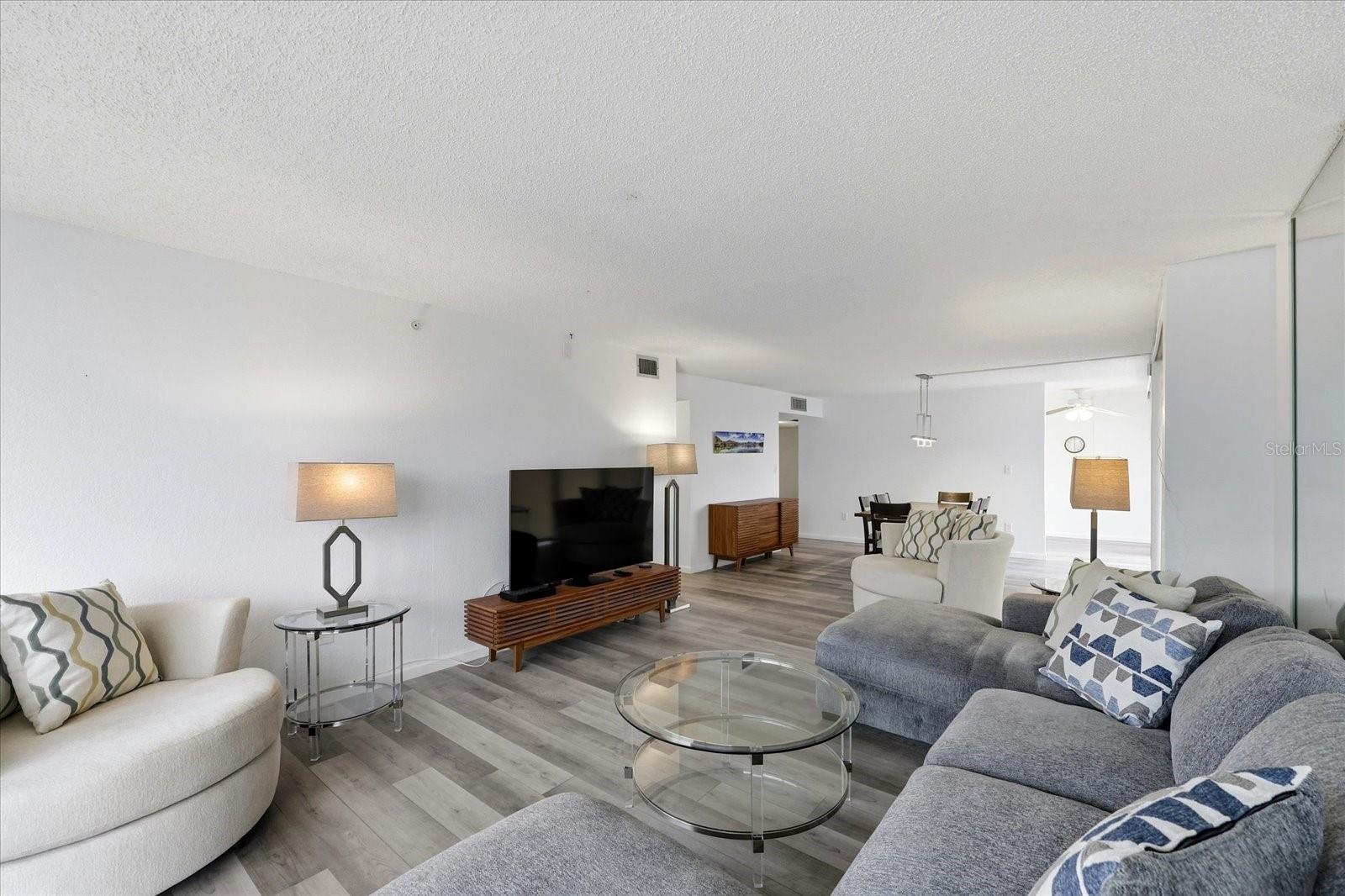 Image 18 of 37 For 400 Island Way 312