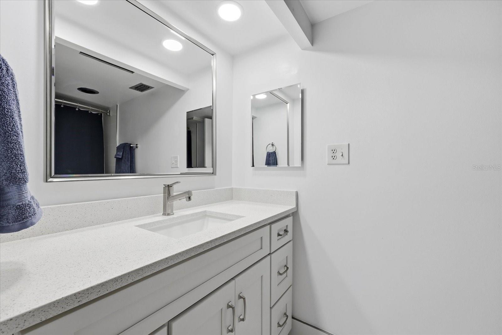 Image 24 of 37 For 400 Island Way 312