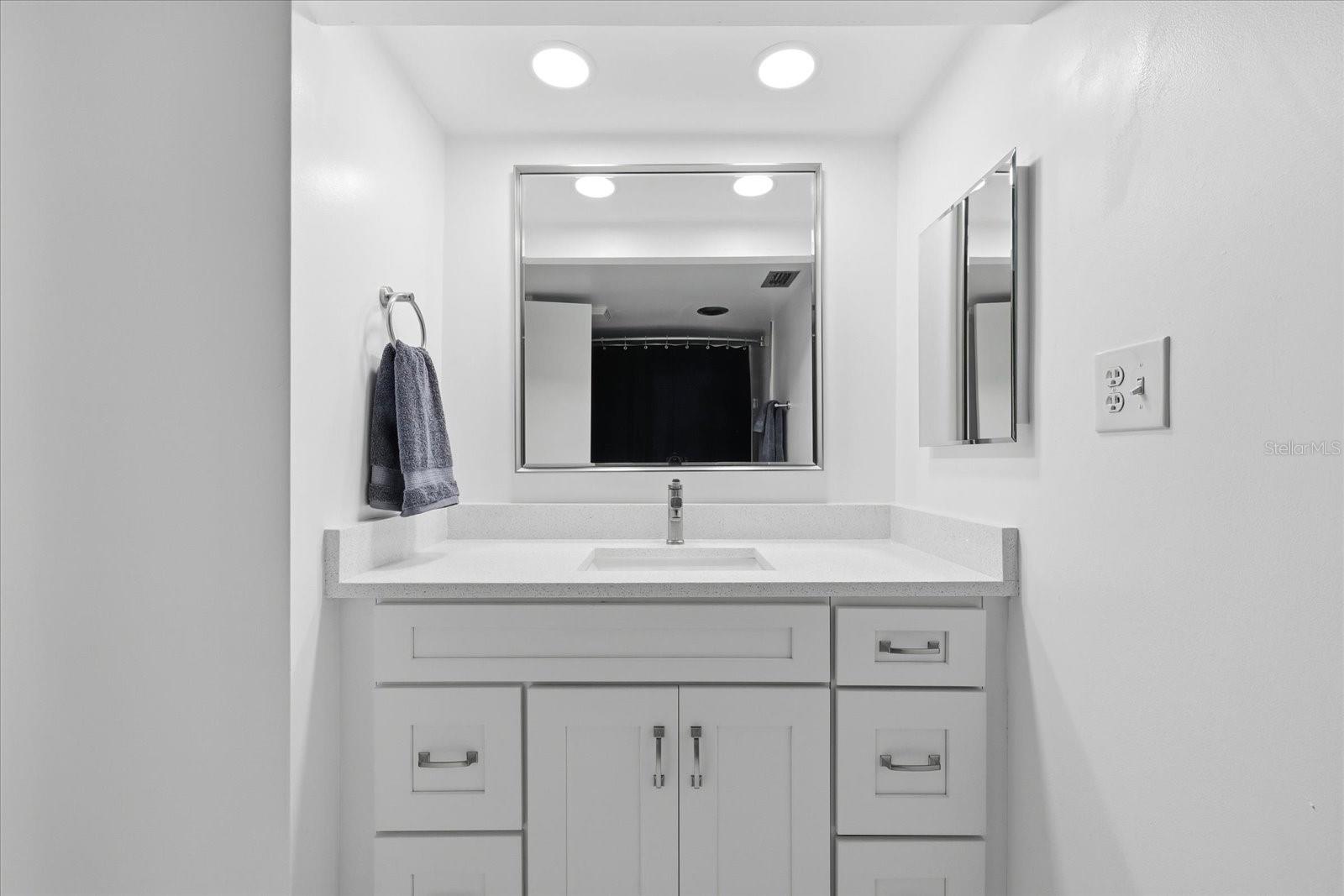 Image 25 of 37 For 400 Island Way 312