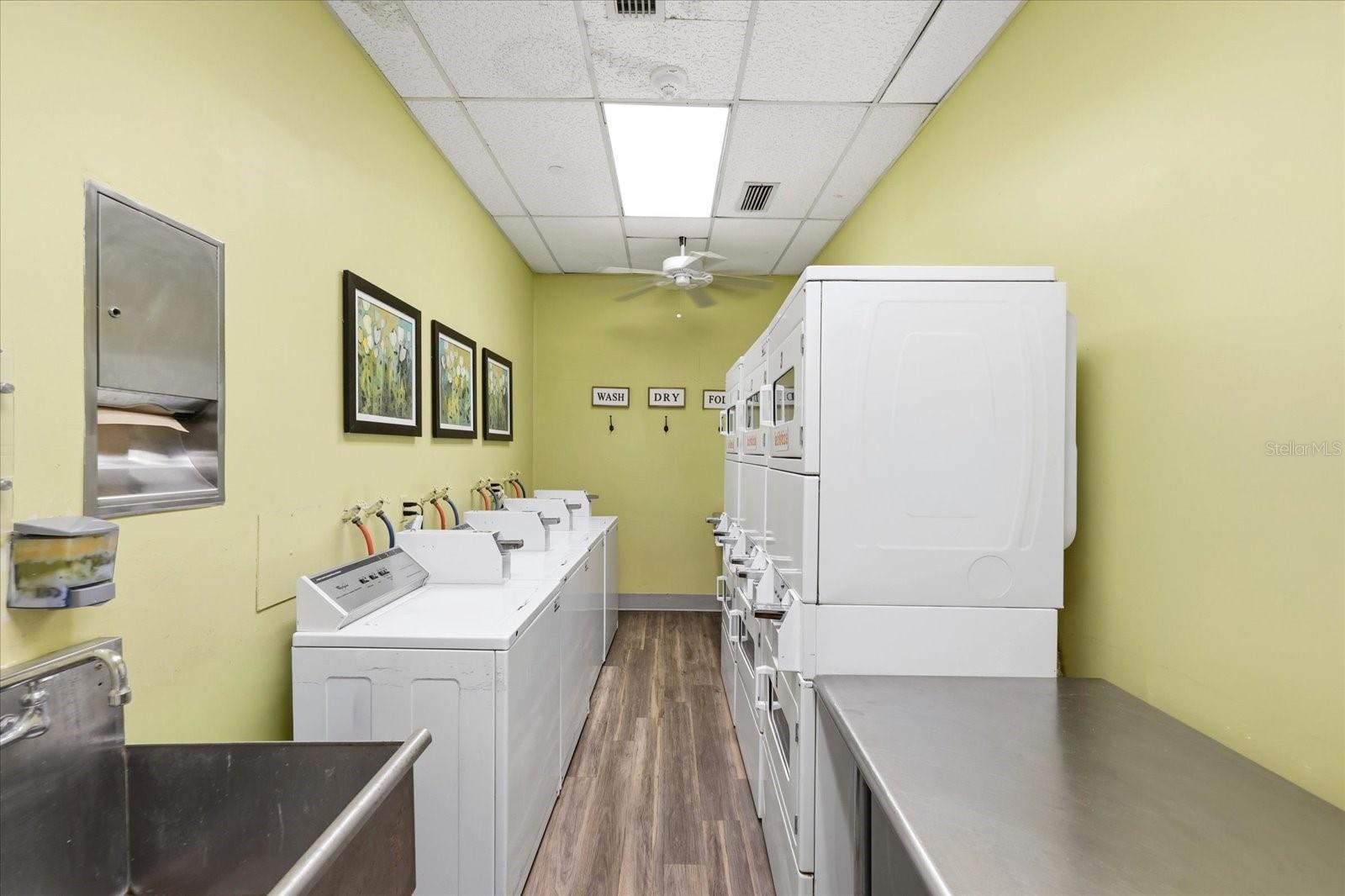 Image 32 of 37 For 400 Island Way 312