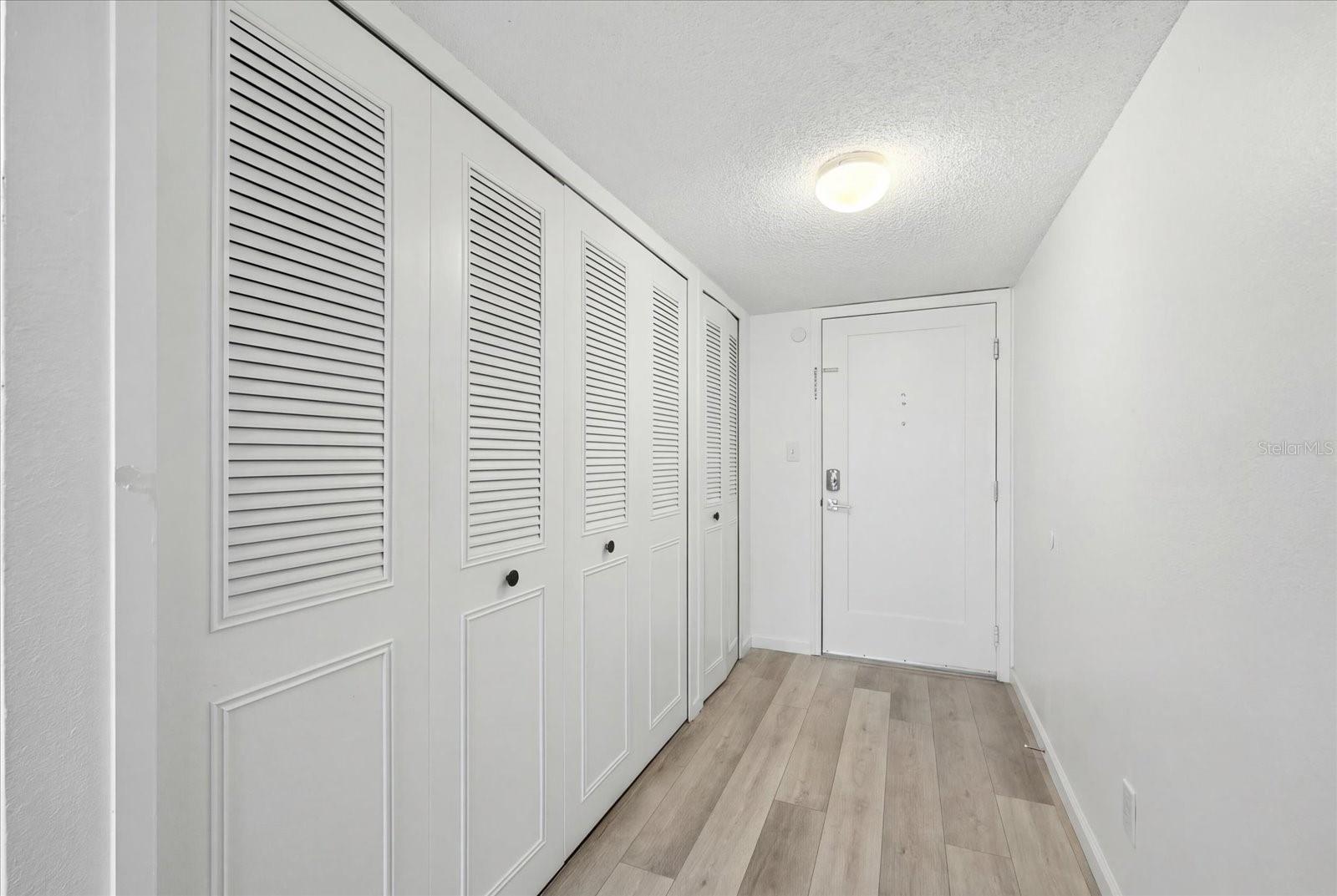 Image 9 of 37 For 400 Island Way 312