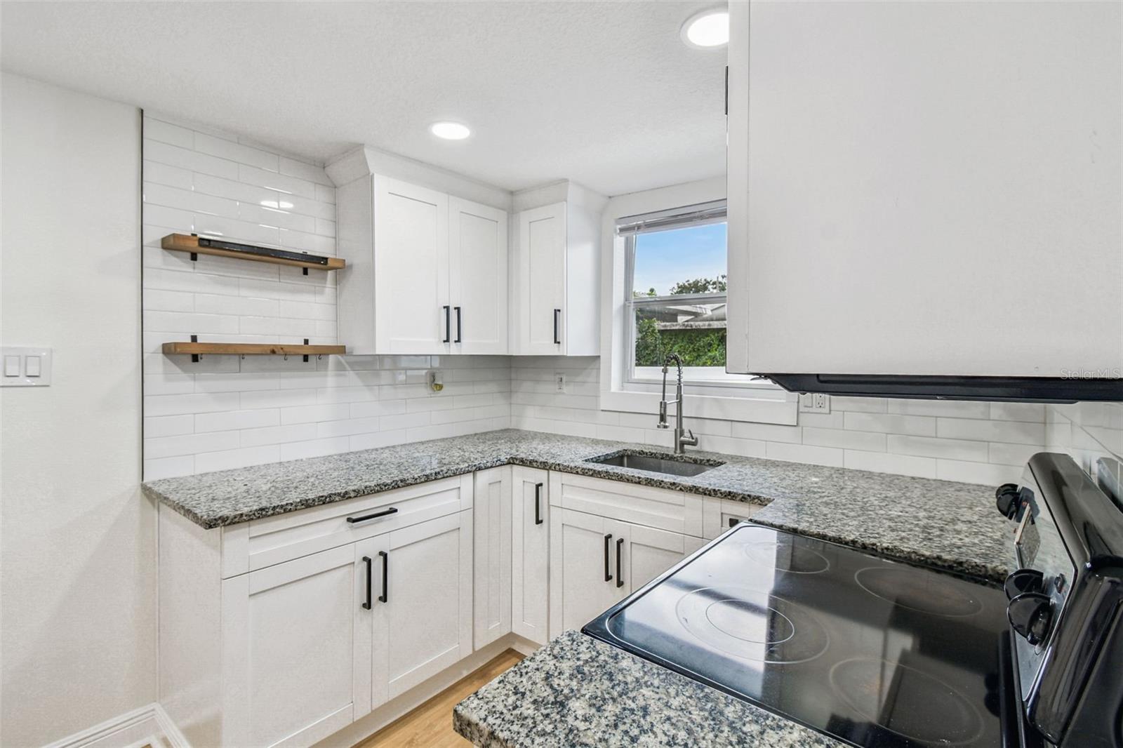 Image 7 of 23 For 2302 Idlewild Avenue