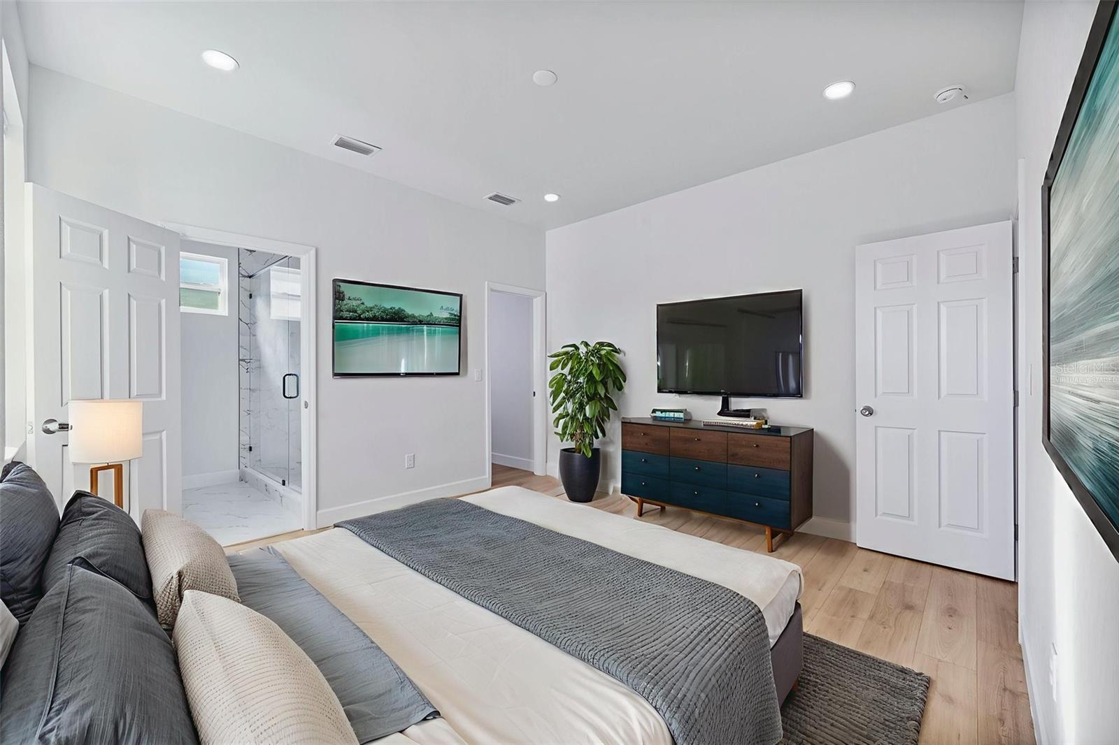 Image 21 of 46 For 8215 18th Street