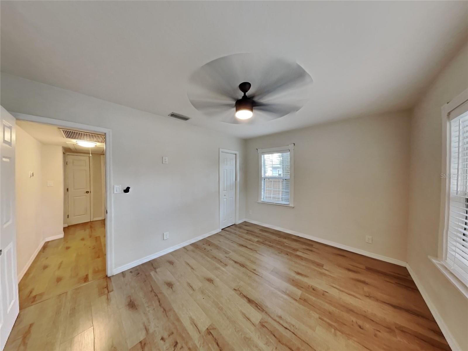 Listing photo id 8 for 2030 12th Street N