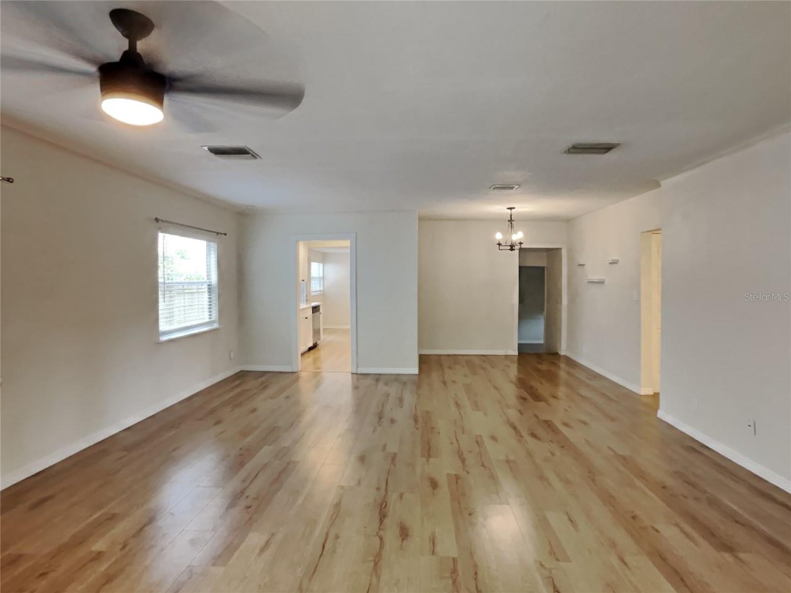 Listing photo id 2 for 2030 12th Street N