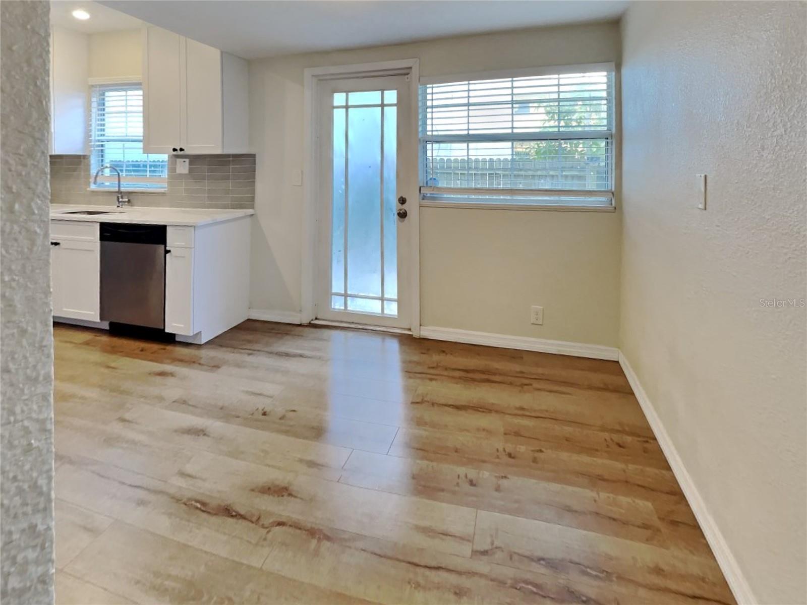 Listing photo id 3 for 2030 12th Street N