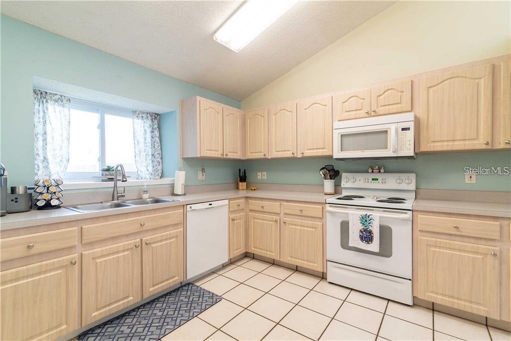 Image 12 of 33 For 1907 Coral Tree Court