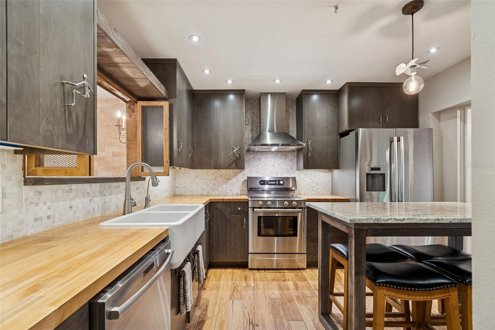 Image 14 of 78 For 401 Old Mill Pond Road