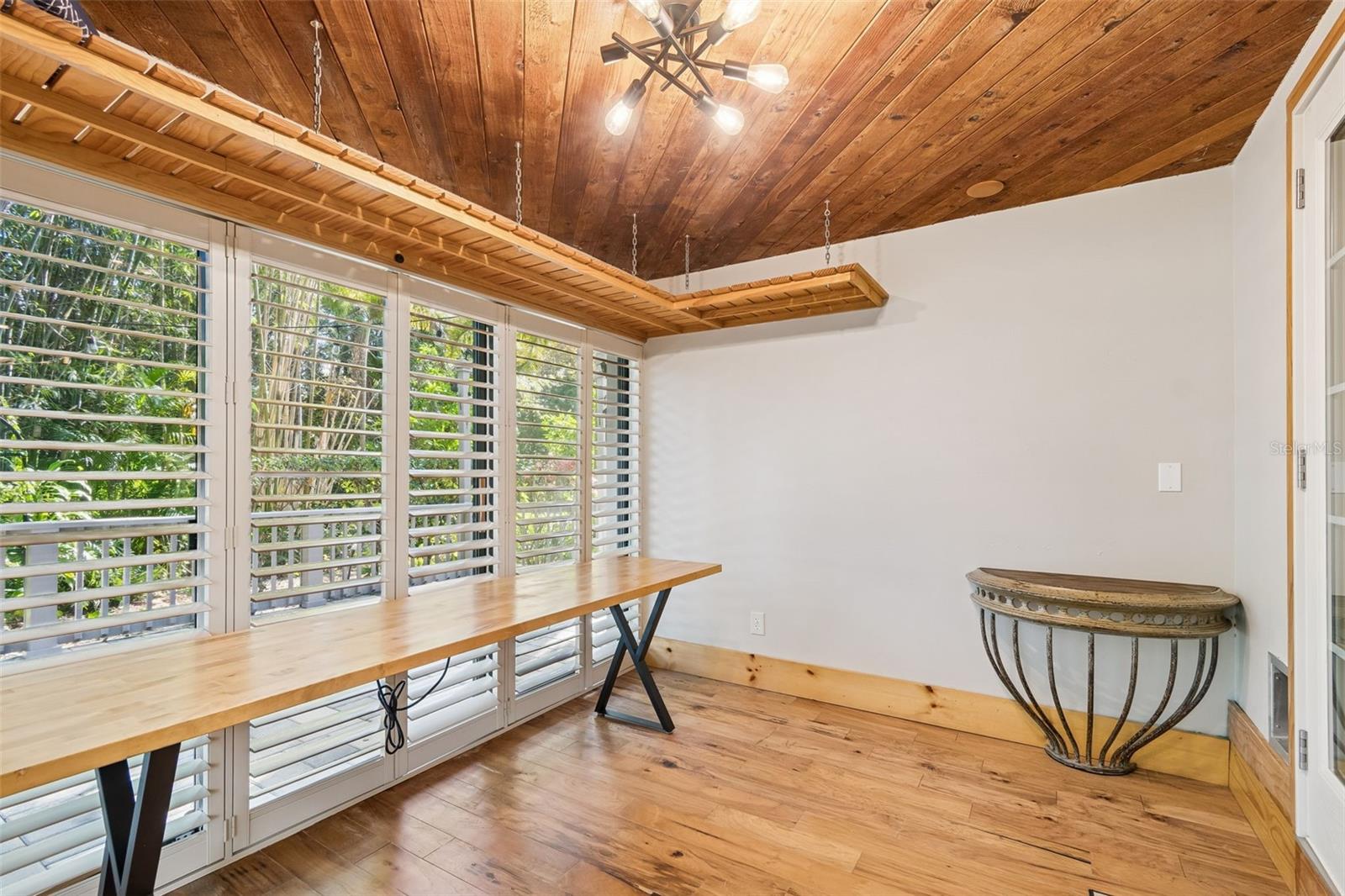 Image 22 of 78 For 401 Old Mill Pond Road