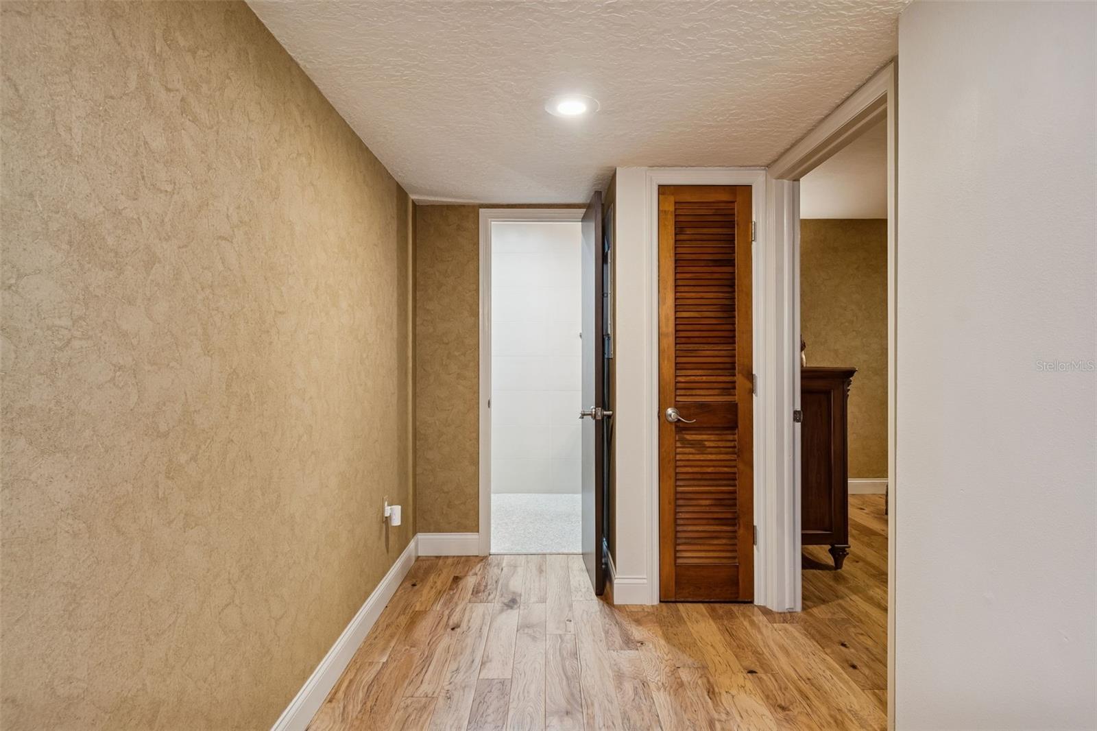 Image 31 of 78 For 401 Old Mill Pond Road