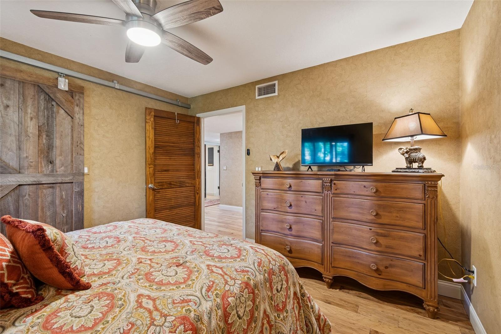 Image 33 of 78 For 401 Old Mill Pond Road