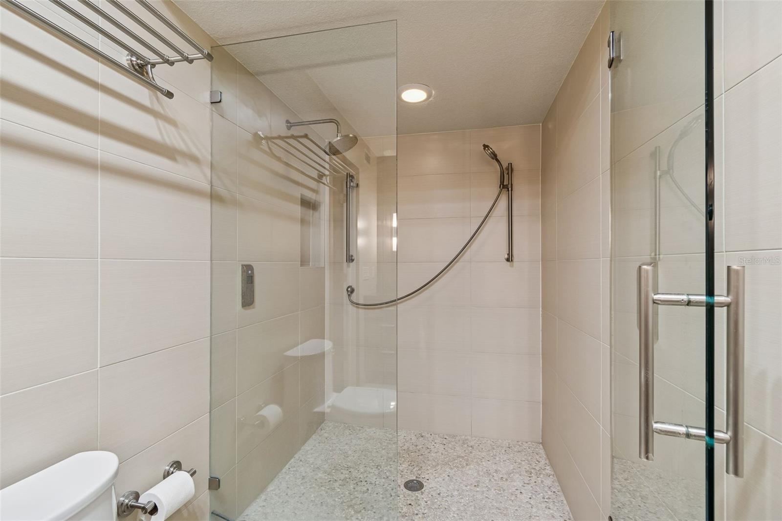 Image 35 of 78 For 401 Old Mill Pond Road