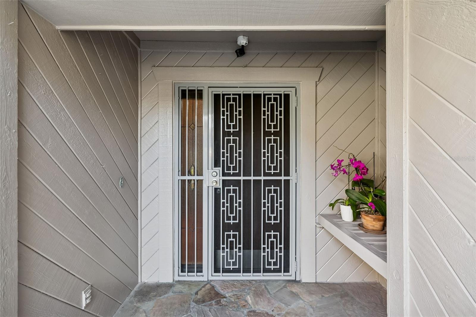 Image 5 of 78 For 401 Old Mill Pond Road