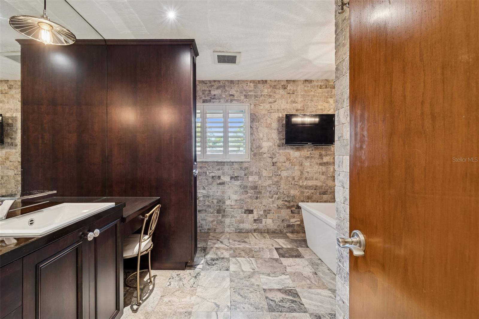 Image 50 of 78 For 401 Old Mill Pond Road