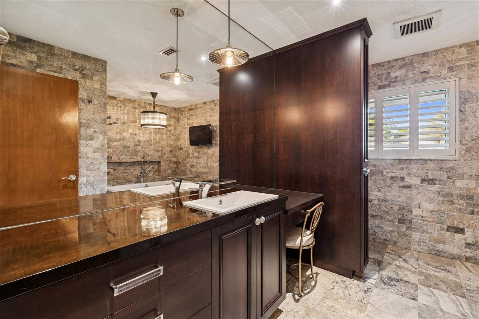 Image 52 of 78 For 401 Old Mill Pond Road