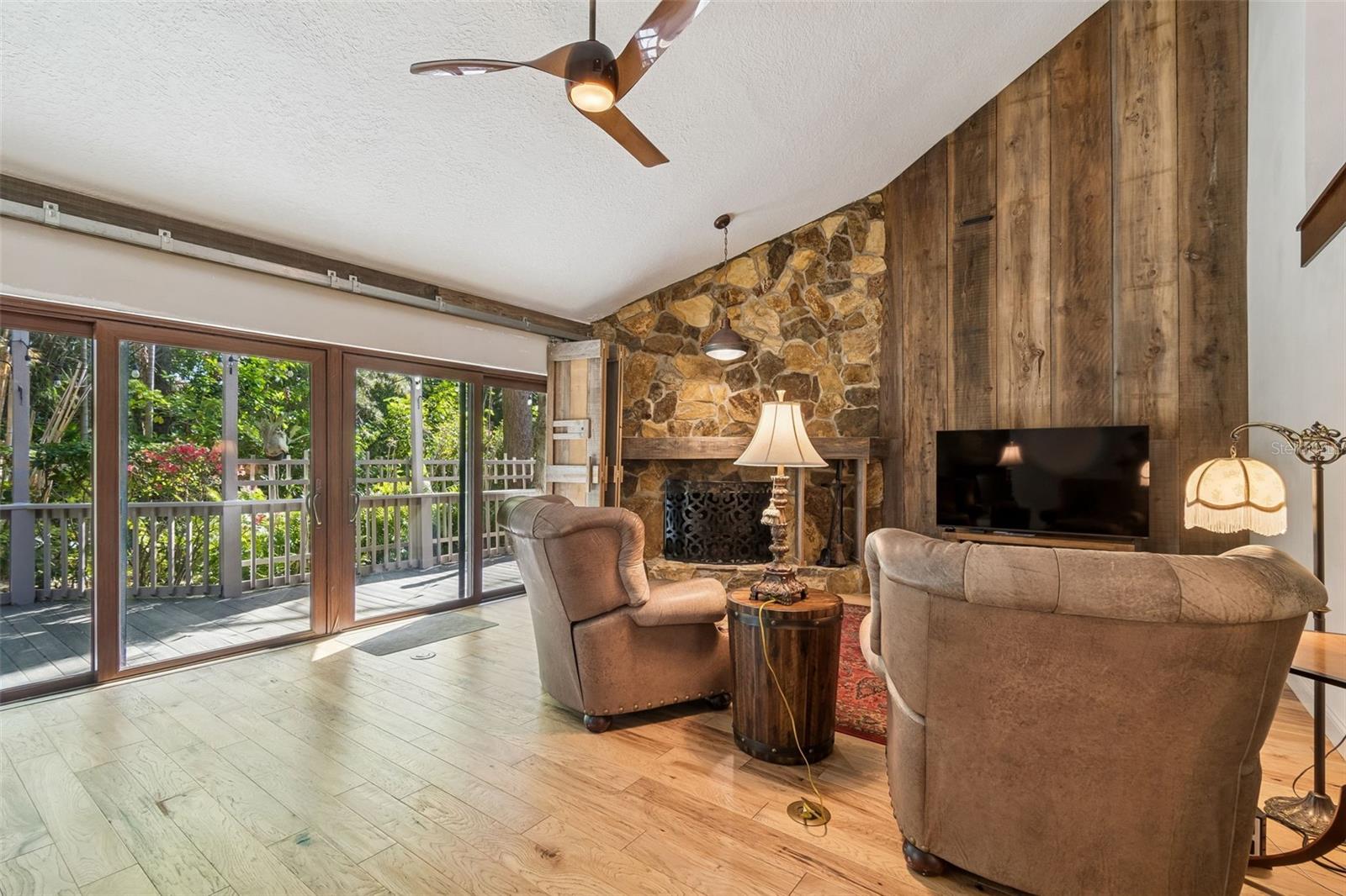 Image 7 of 78 For 401 Old Mill Pond Road