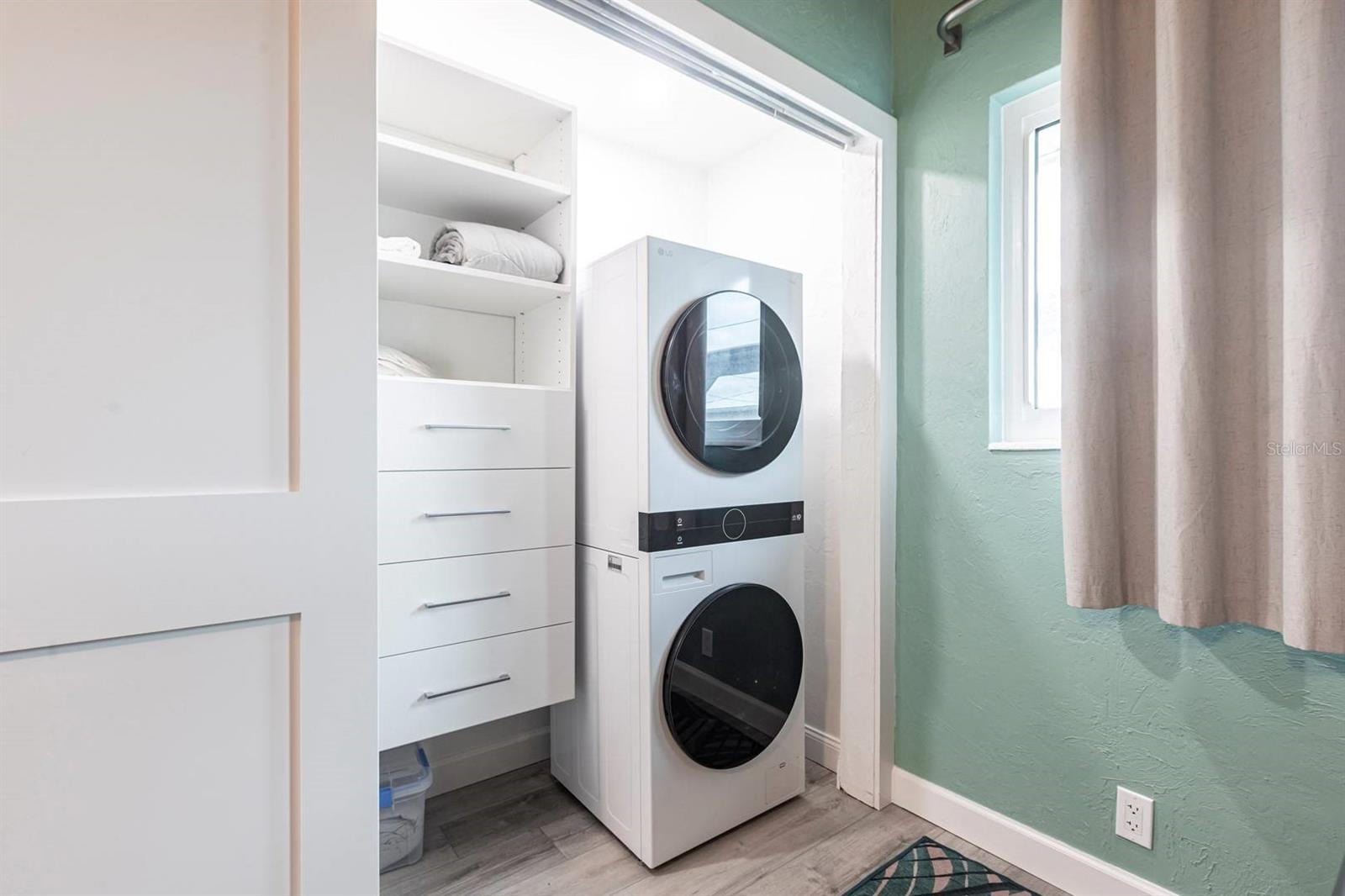 Image 12 of 28 For 6006 Midnight Pass Road 44