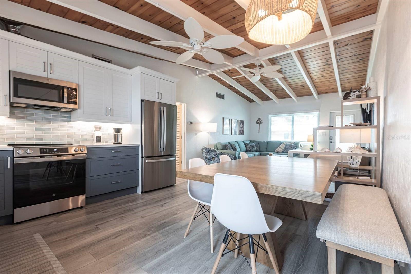 Image 5 of 28 For 6006 Midnight Pass Road 44