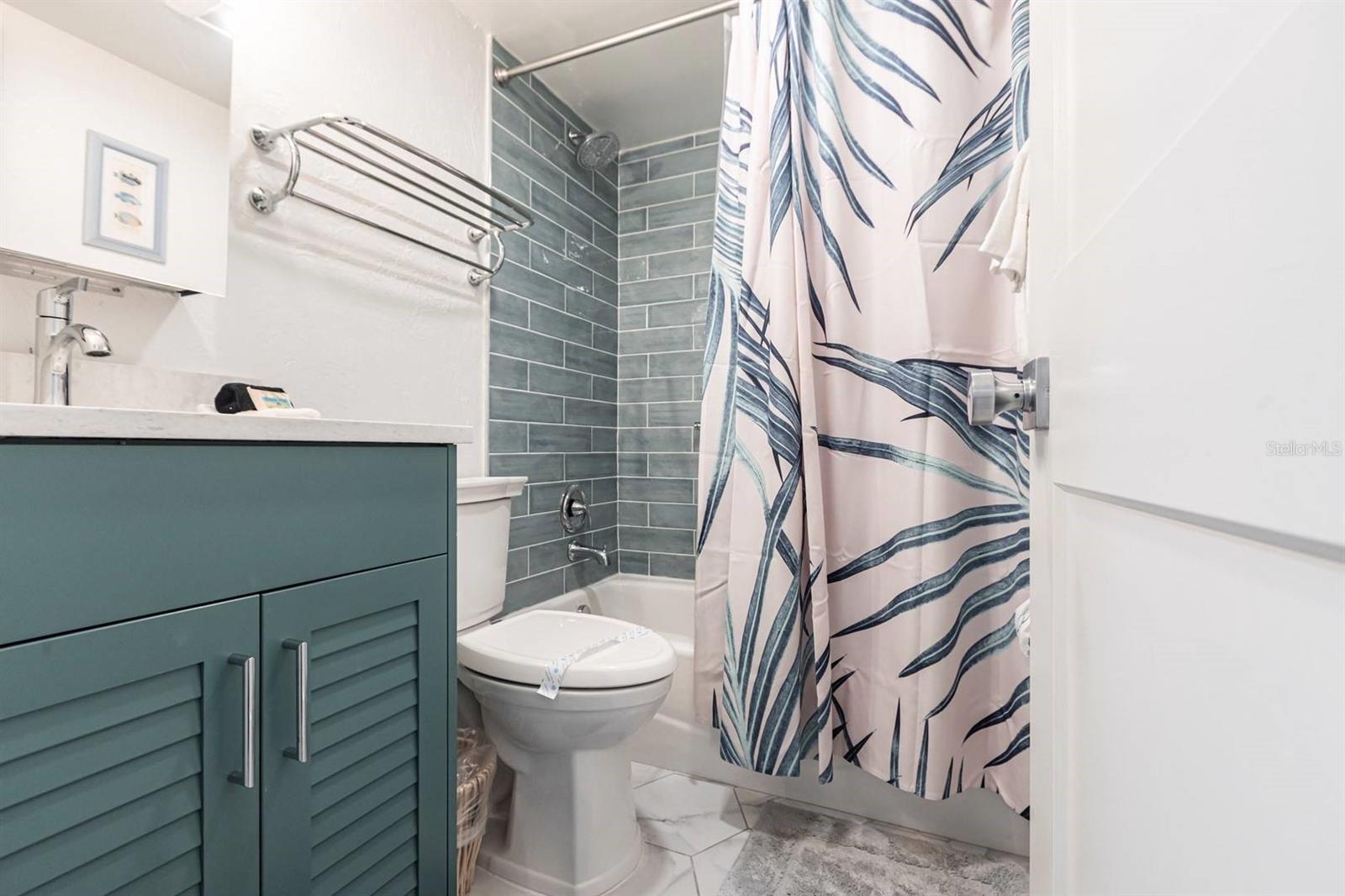 Image 8 of 28 For 6006 Midnight Pass Road 44