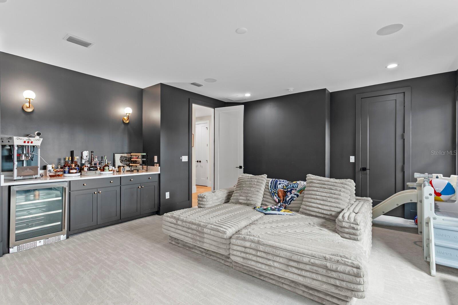 Image 33 of 64 For 4807 San Rafael Street