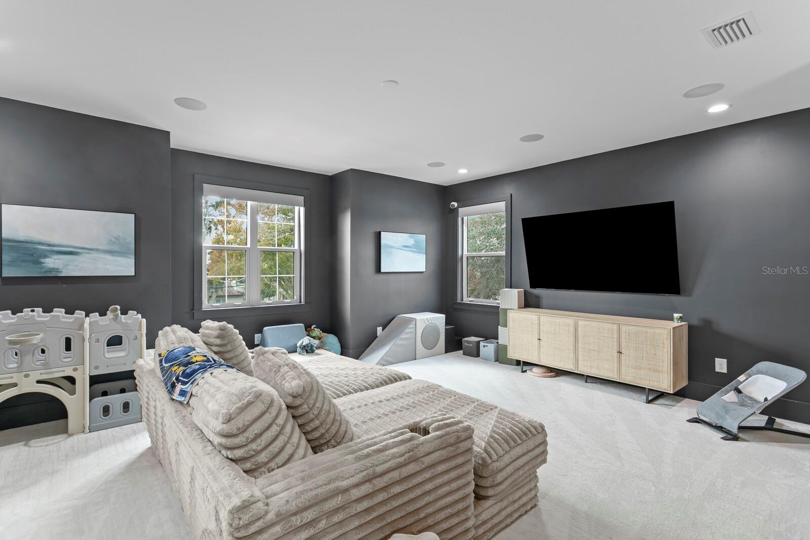 Image 35 of 64 For 4807 San Rafael Street