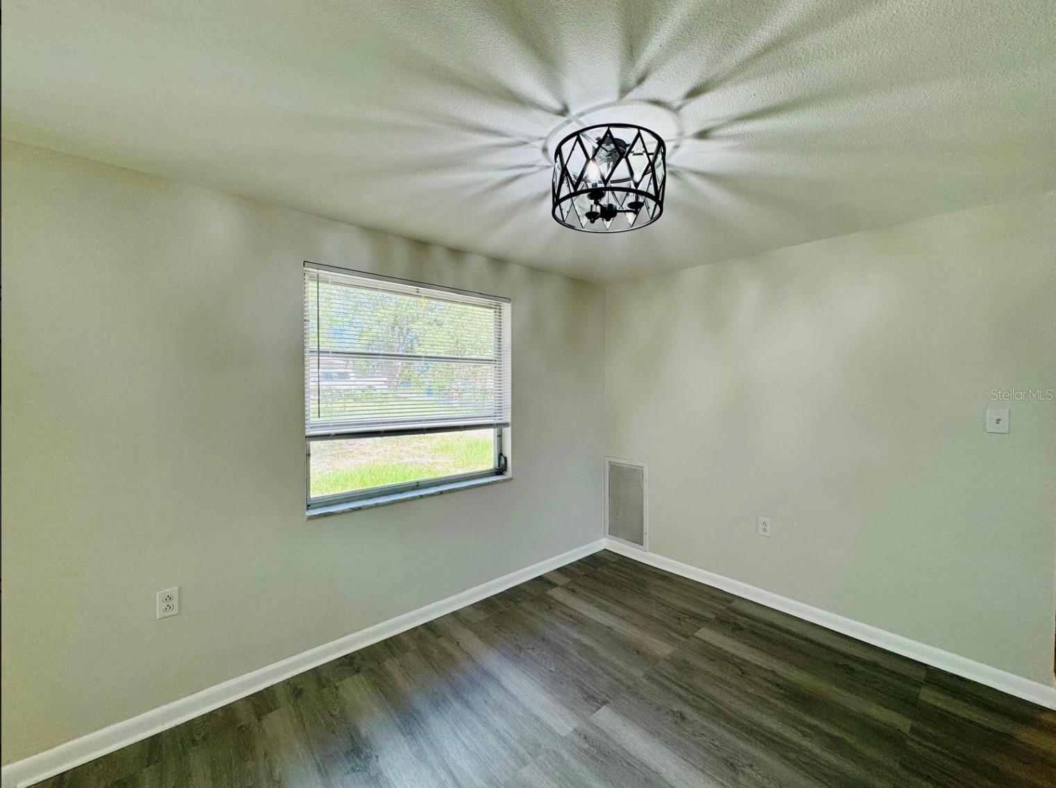 Image 4 of 13 For 1103 Classic Drive