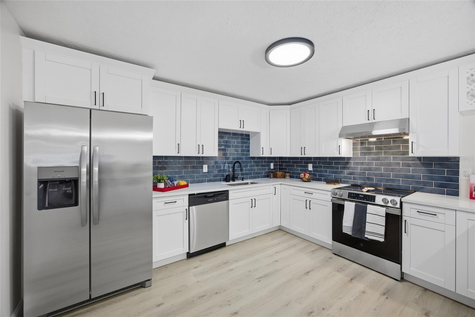 Image 15 of 39 For 920 Candlewood Avenue