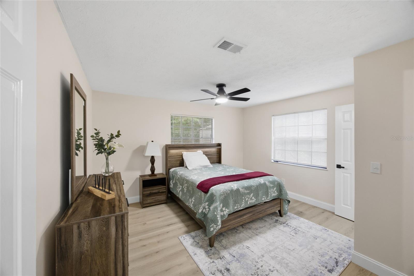 Image 16 of 39 For 920 Candlewood Avenue