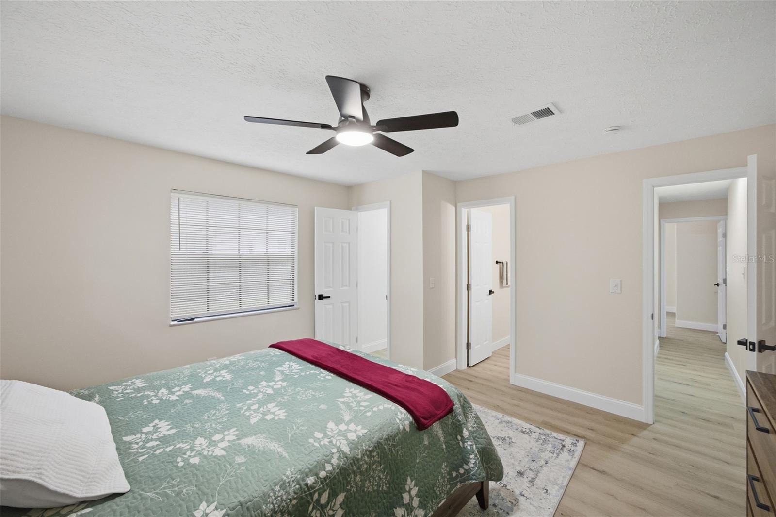 Image 17 of 39 For 920 Candlewood Avenue