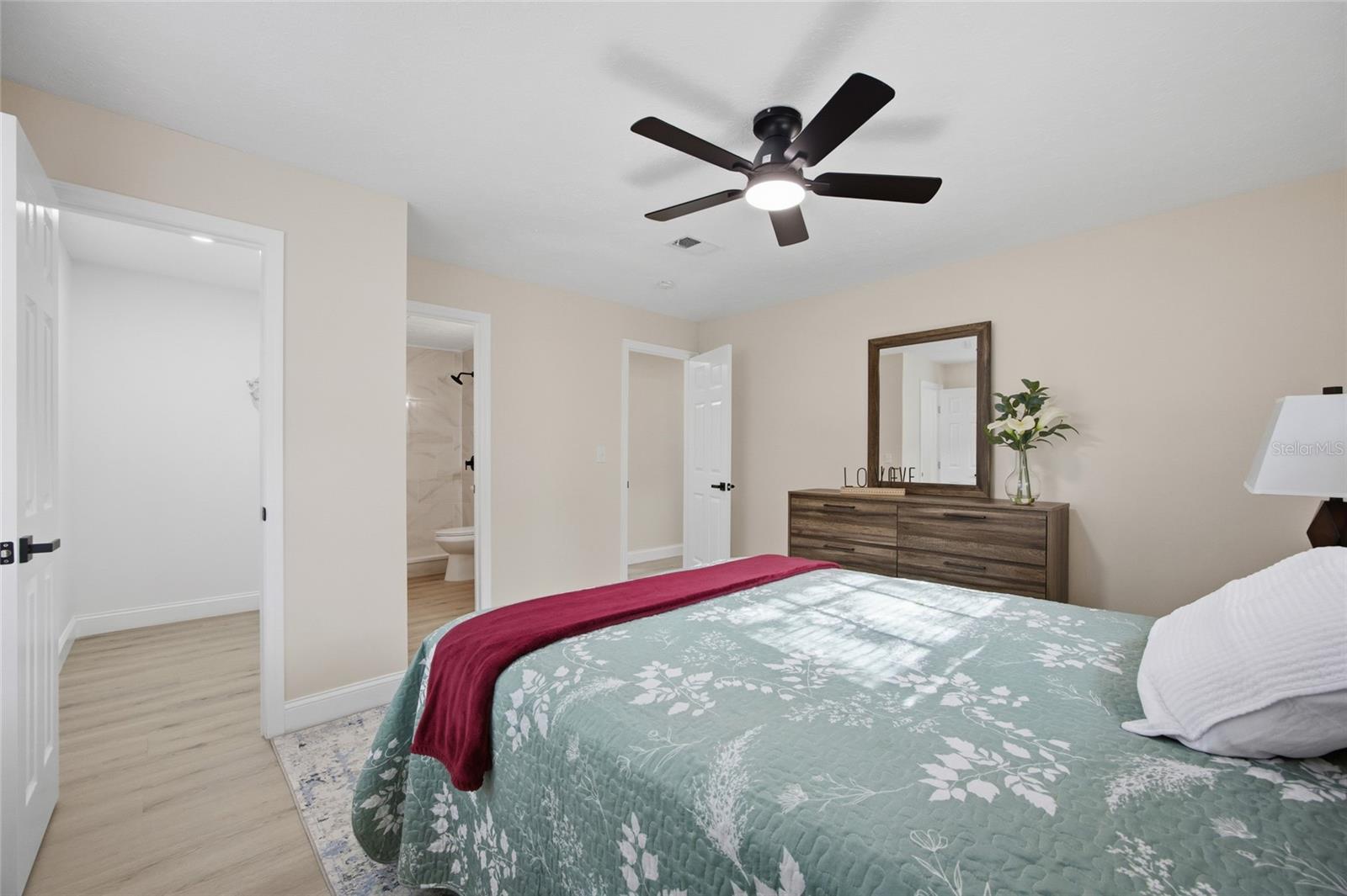 Image 18 of 39 For 920 Candlewood Avenue