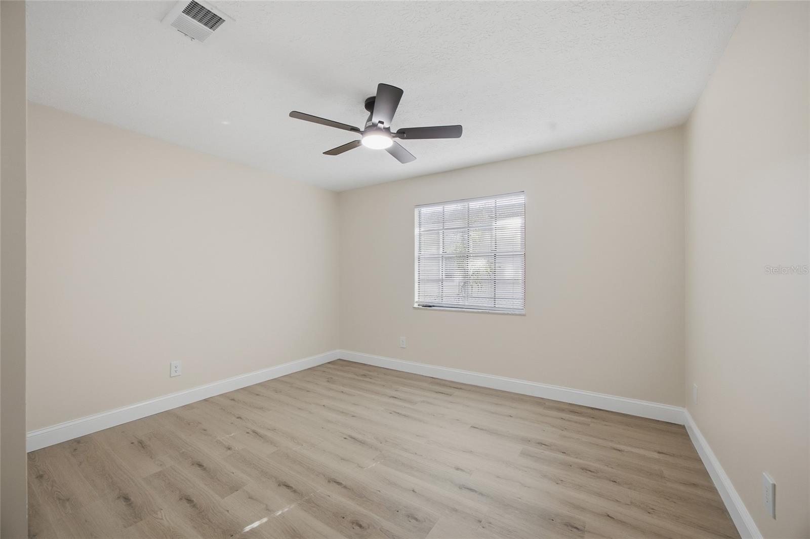 Image 22 of 39 For 920 Candlewood Avenue