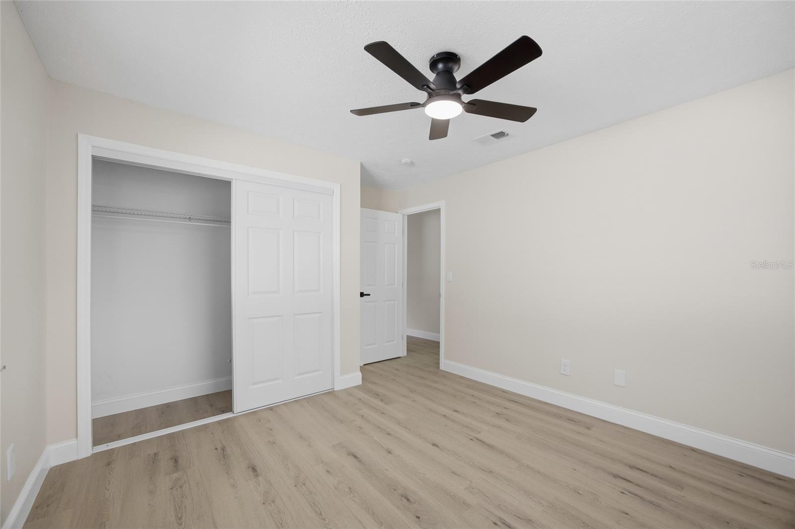 Image 25 of 39 For 920 Candlewood Avenue