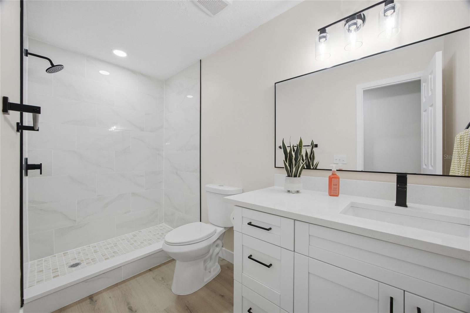 Image 26 of 39 For 920 Candlewood Avenue