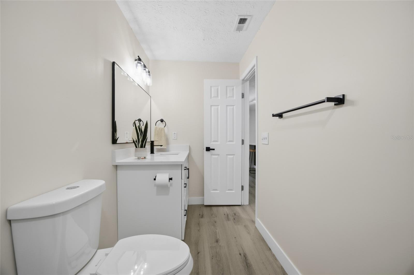 Image 27 of 39 For 920 Candlewood Avenue